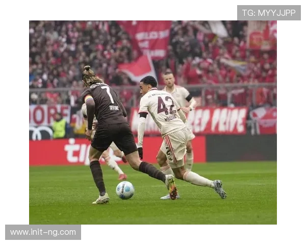 德甲赛场引入半自动越位技术，三维追踪系统提升判罚精度