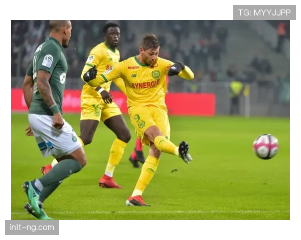 法国职业足球联盟就南特球迷闯入球场事件召开纪律听证会。 法国职业足球联盟就南特球迷闯入球场事件召开纪律听证会。