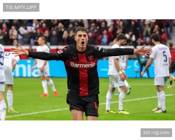 特写瞬间：进球被吹，勒沃库森前锋希克跪地掩面，VAR认定越位在先